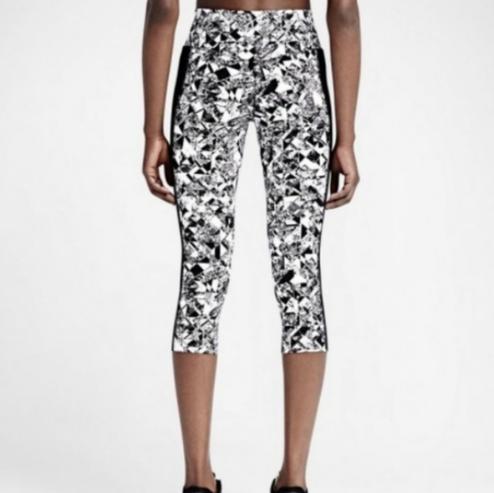 Nike Dri Fit  Legend. Jewels Tight Training Capri - Picture 4 of 15